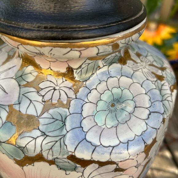 Hand painted floral on gold Asian cloisonne style chinoiserie lamp - Picture 4 of 16